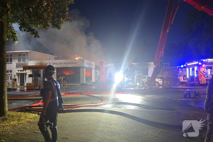 Zeer grote brand in kringloopwinkel verwoest panden
