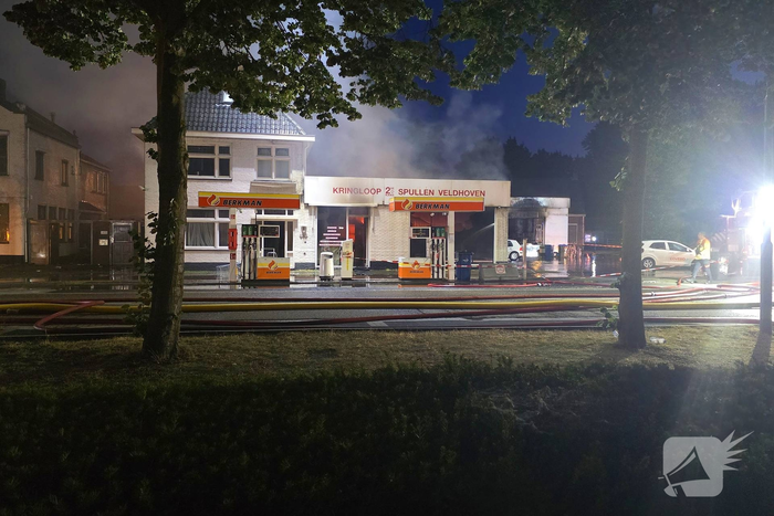 Zeer grote brand in kringloopwinkel verwoest panden