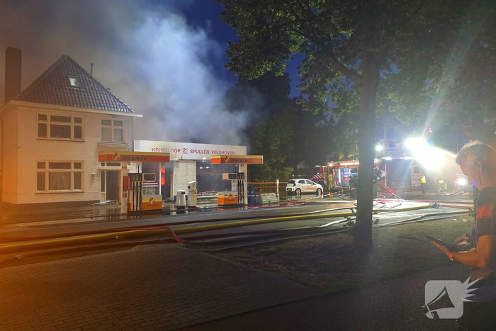 Zeer grote brand in kringloopwinkel verwoest panden