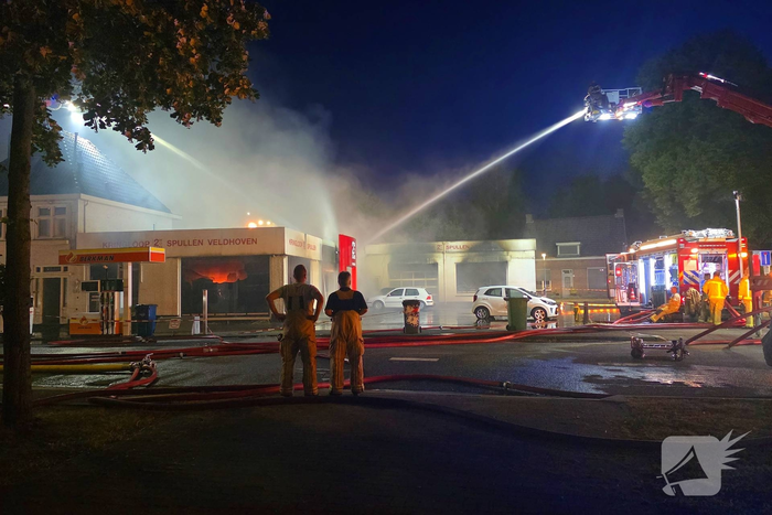 Zeer grote brand in kringloopwinkel verwoest panden