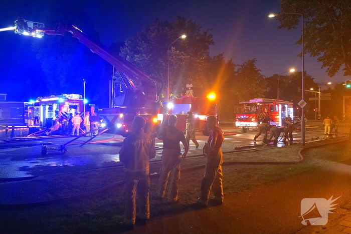 Zeer grote brand in kringloopwinkel verwoest panden