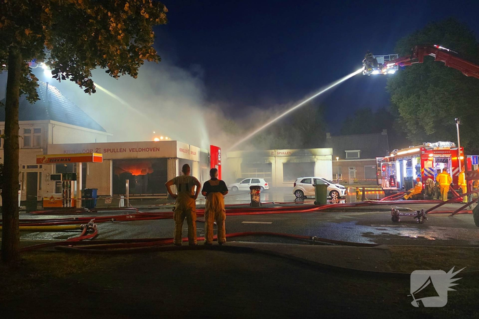 Zeer grote brand in kringloopwinkel verwoest panden