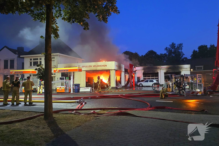 Zeer grote brand in kringloopwinkel verwoest panden