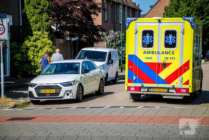 Fietser gewond na aanrijding met auto