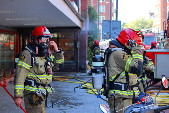 Brand verwoest snackbar en leidt tot ontruiming woningen