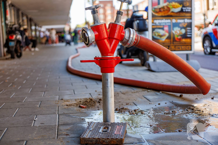 Brand verwoest snackbar en leidt tot ontruiming woningen
