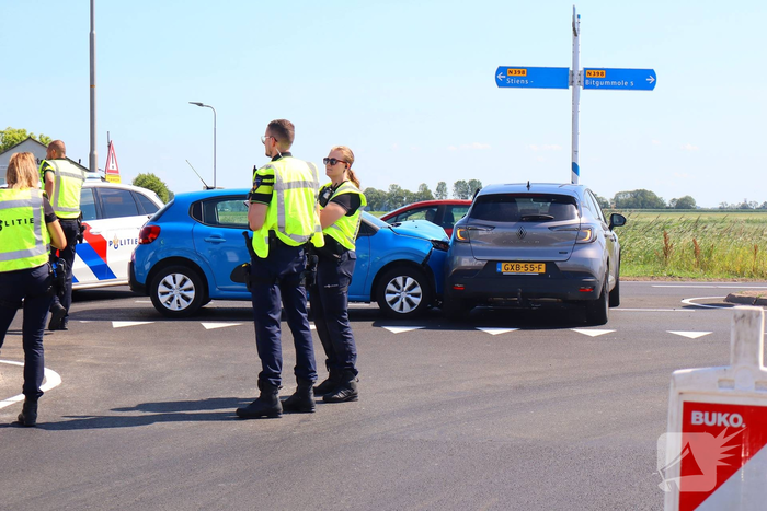 Automobilist botst in flank van andere auto