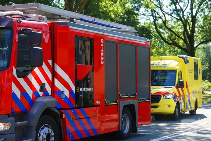 Kind vast tussen spaken van fiets, brandweer schiet te hulp