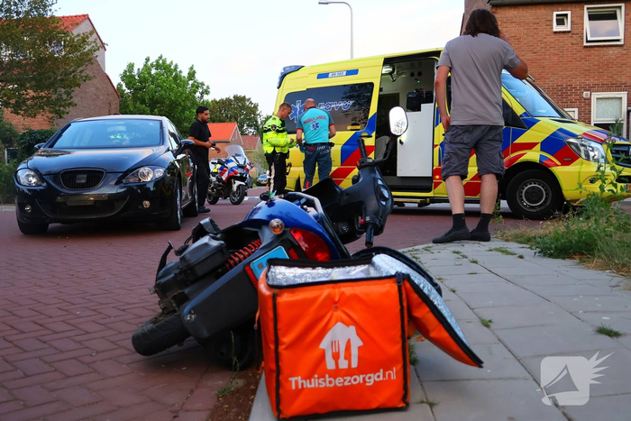 Maaltijdbezorger gewond bij aanrijding