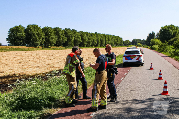 Brandweer blust berm- en struikbrand