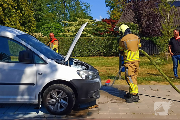 Brand in motorcompartiment bestelbus