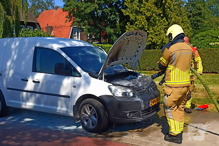 Brand in motorcompartiment bestelbus