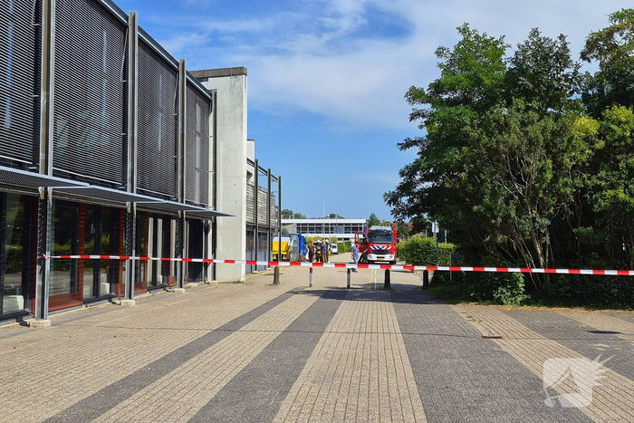 Schoolterrein afgezet na vloeistoflekkage