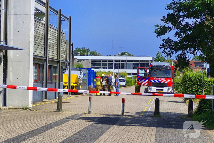Schoolterrein afgezet na vloeistoflekkage