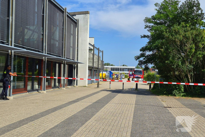 Schoolterrein afgezet na vloeistoflekkage
