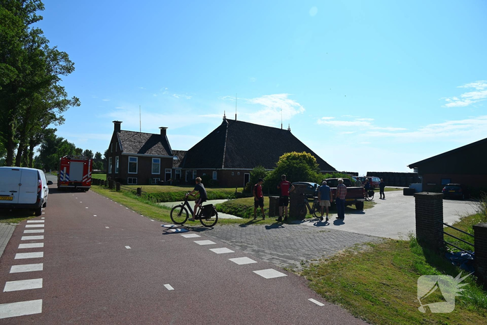 Flinke rookontwikkeling bij brandend landbouwvoertuig