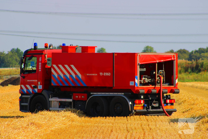 Boer voorkomt uitbreiding brand door tarwe te ploegen