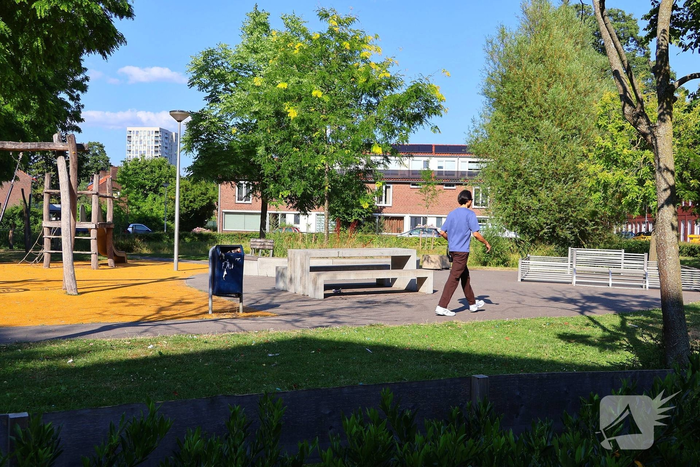 Afvalprullenbak in brand geblust door buurtbewoner