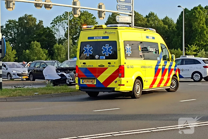 Hulpdiensten ingeschakeld na aanrijding