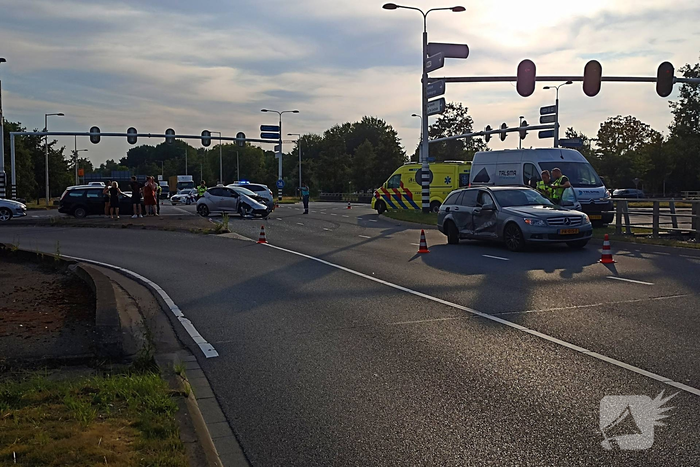 Hulpdiensten ingeschakeld na aanrijding
