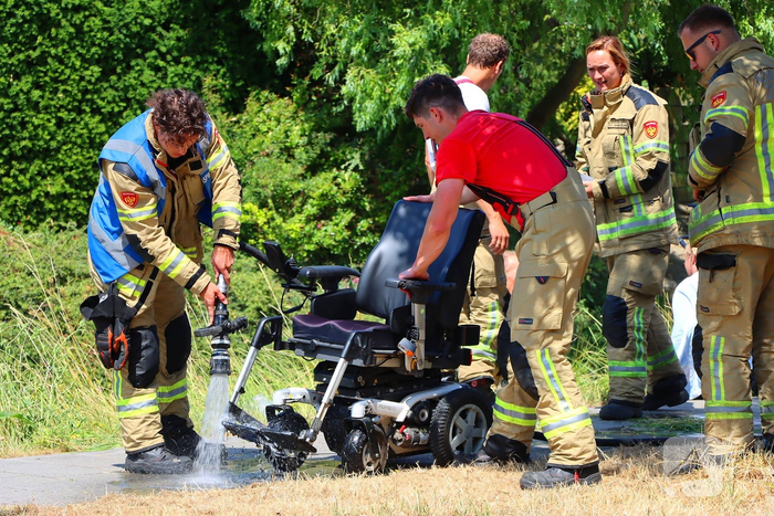 Omstanders redden rolstoelgebruiker uit het water
