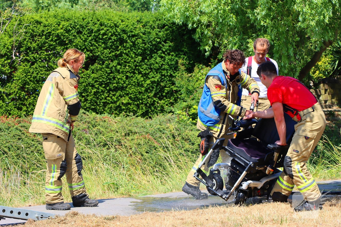 Omstanders redden rolstoelgebruiker uit het water