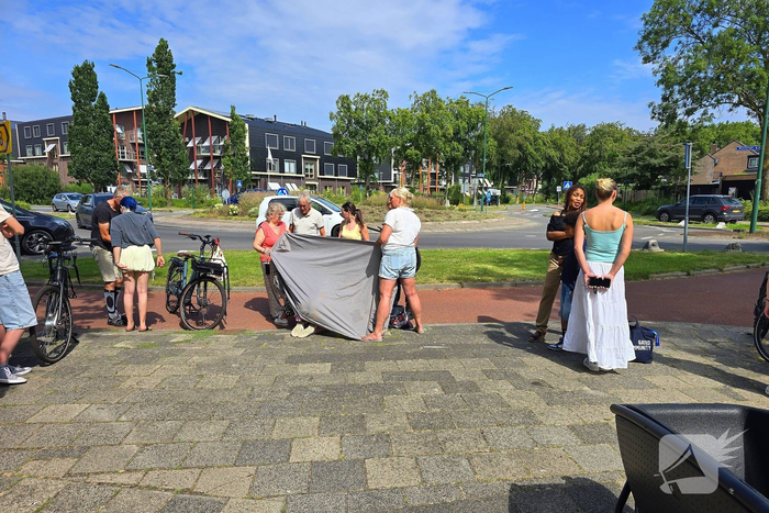 Oudere fietster komt ten val op fietspad en raakt gewond