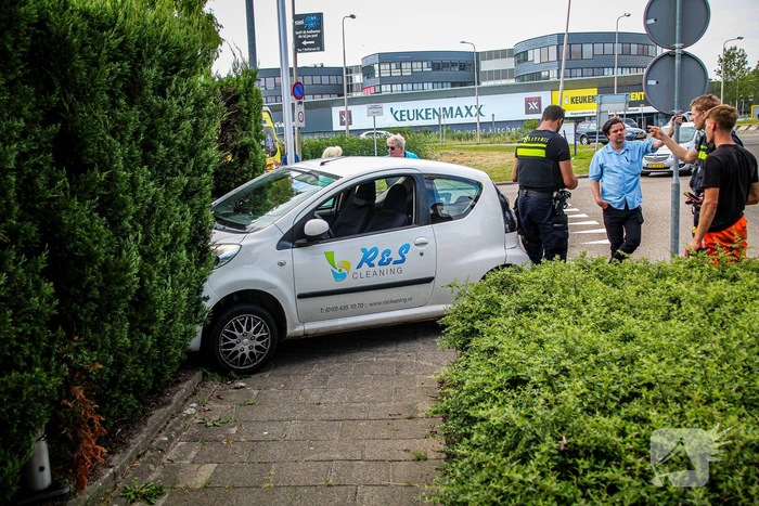 Grote chaos op kruispunt na flink ongeval