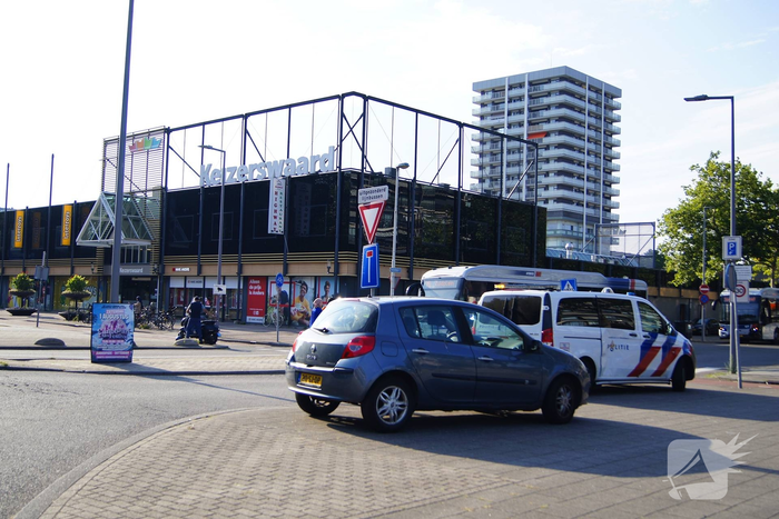 Scooterrijder botst met lijnbus, persoon nagekeken