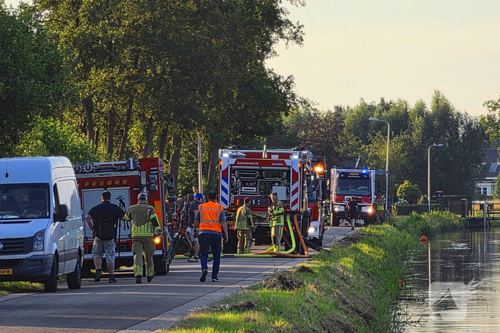 Brandweer massaal ingezet voor stal brand