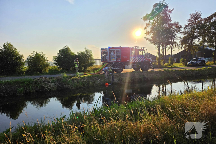Brandweer massaal ingezet voor stal brand