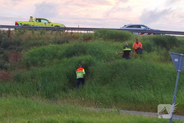 Spoor van auto onderdelen na ongeval