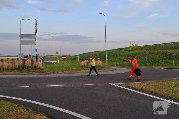 Spoor van auto onderdelen na ongeval