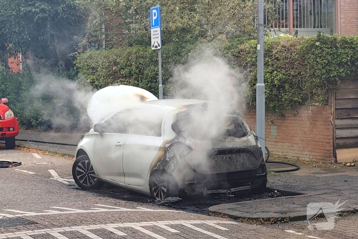 Brand in auto leidt tot spoedige inzet brandweer