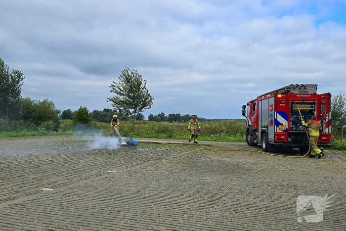 Afvalbrand door achtergelaten vuurwerk