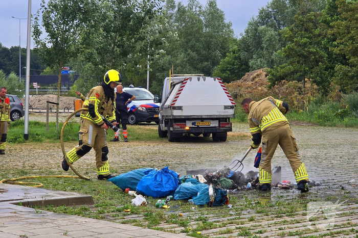 Afvalbrand door achtergelaten vuurwerk