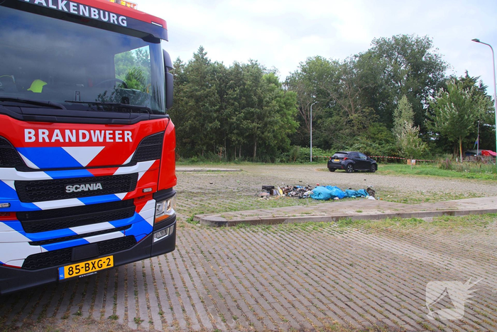 Afvalbrand door achtergelaten vuurwerk