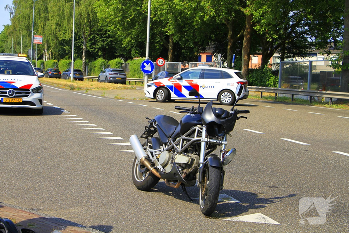 Motorrijder gewond bij aanrijding met auto