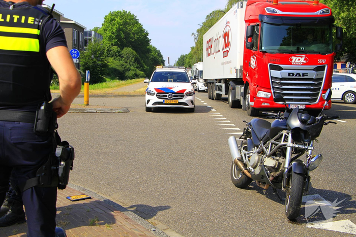 Motorrijder gewond bij aanrijding met auto