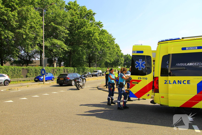 Motorrijder gewond bij aanrijding met auto