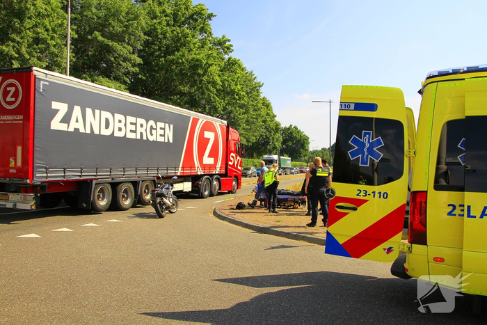 Motorrijder gewond bij aanrijding met auto