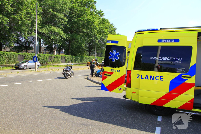 Motorrijder gewond bij aanrijding met auto