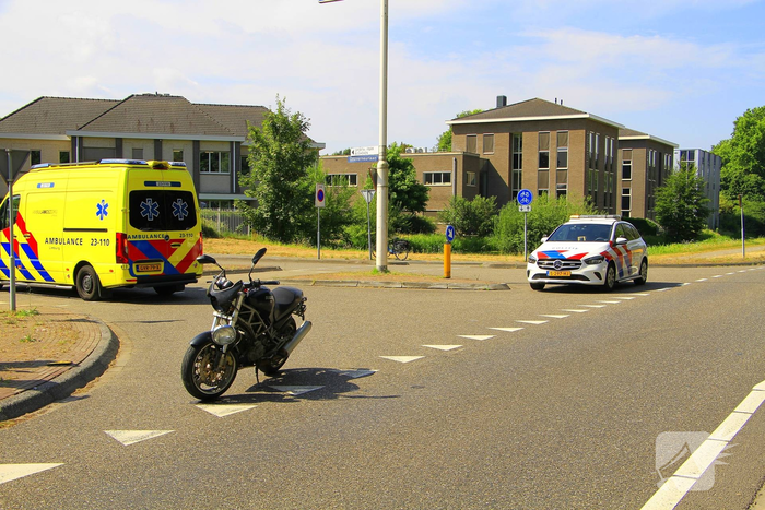Motorrijder gewond bij aanrijding met auto