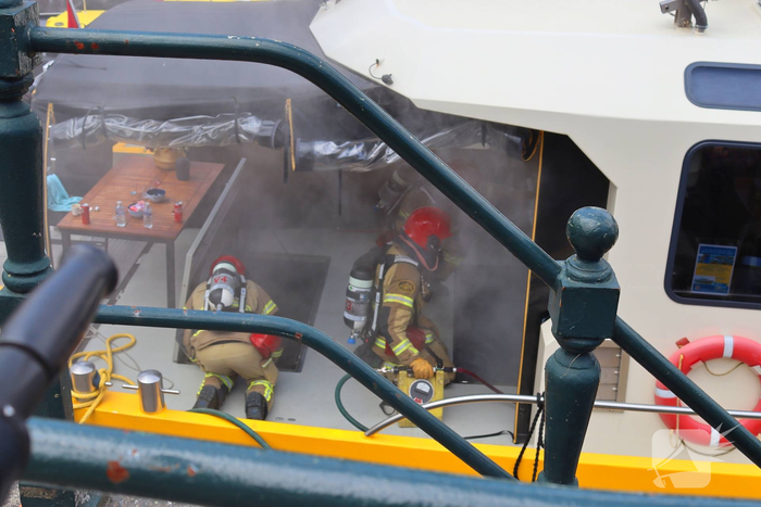 Brand in motorruimte passagiersboot zorgt voor rookontwikkeling