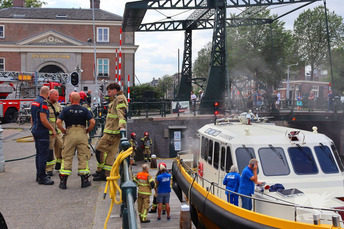 Brand in motorruimte passagiersboot zorgt voor rookontwikkeling