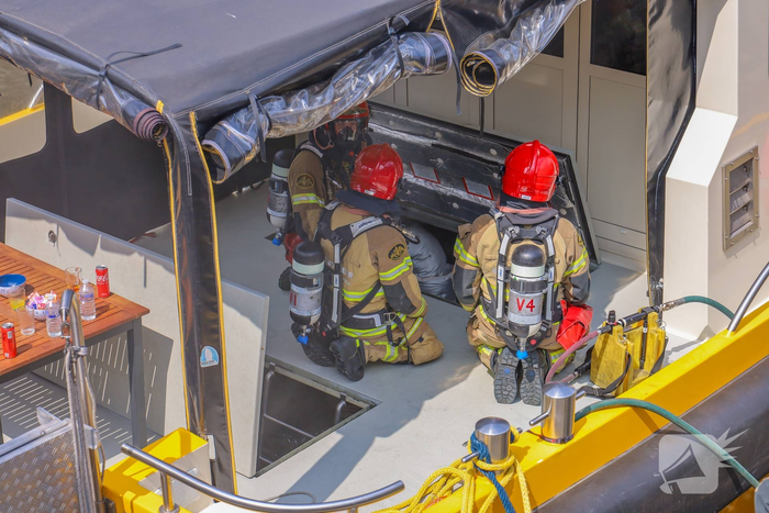 Brand in motorruimte passagiersboot zorgt voor rookontwikkeling