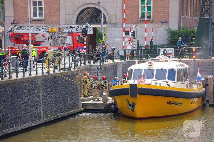 Brand in motorruimte passagiersboot zorgt voor rookontwikkeling