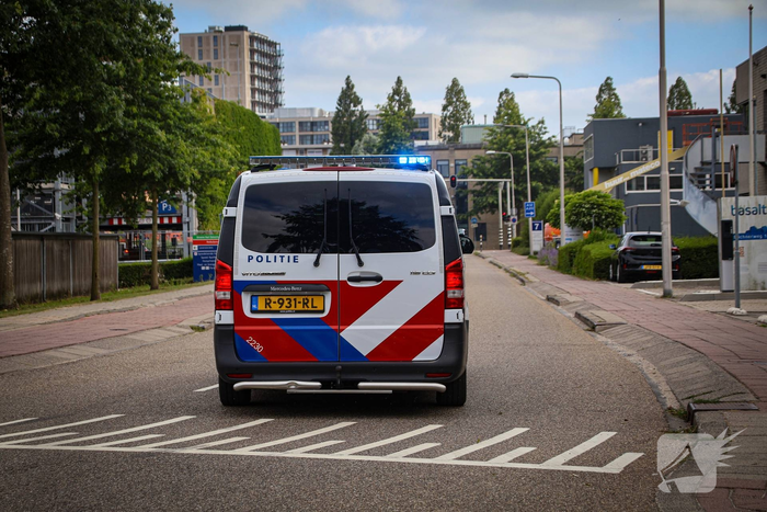 Traumahelikopter landt op voetbalveld in park