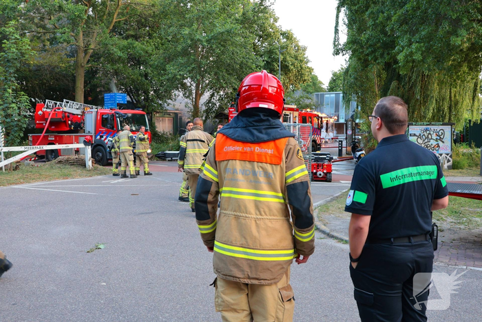 Brand in loods leidt tot grote rookontwikkeling