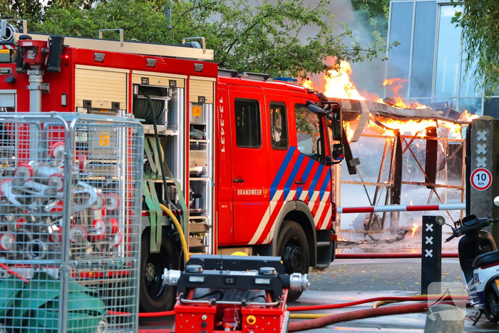 Brand in loods leidt tot grote rookontwikkeling